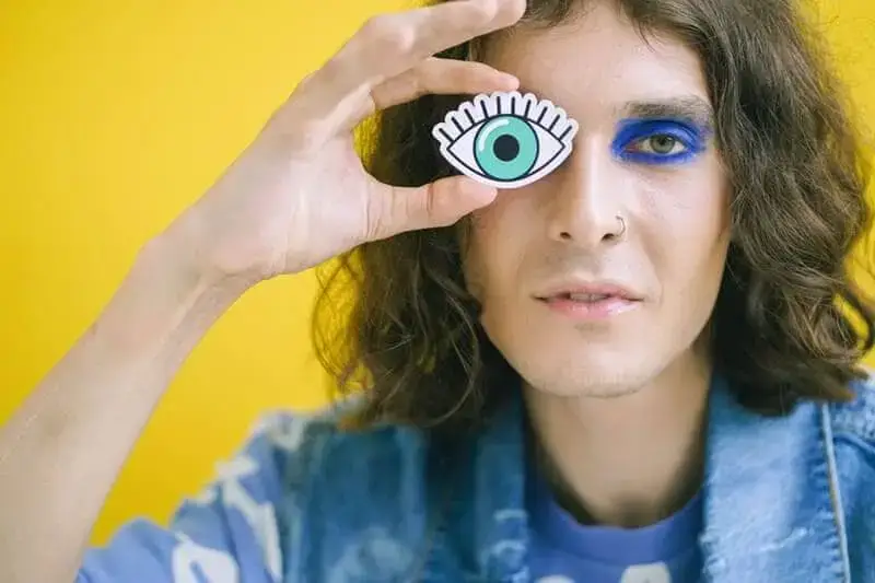 blue-eyeshadow-man-wondering-color-contact-lenses